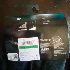 Under armor black socks brand new. Men- 7 to 8.5 Women-6 to 10